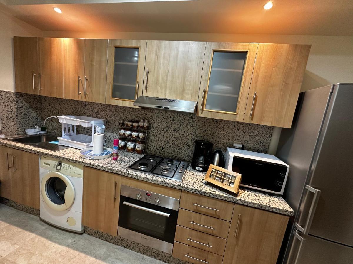 מרקש Beautiful, Great Equipped 122 M Holiday Apartment Near Majorelle Garden And Gueliz With Pool Views And A Large Balcony And Terrace מראה חיצוני תמונה