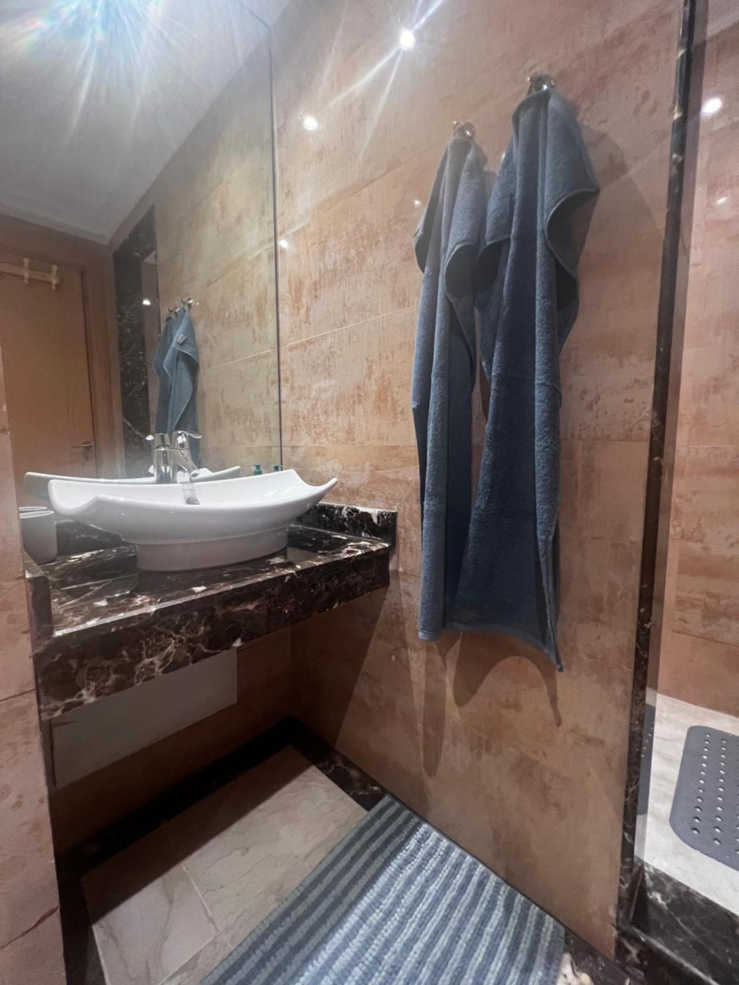 מרקש Beautiful, Great Equipped 122 M Holiday Apartment Near Majorelle Garden And Gueliz With Pool Views And A Large Balcony And Terrace מראה חיצוני תמונה